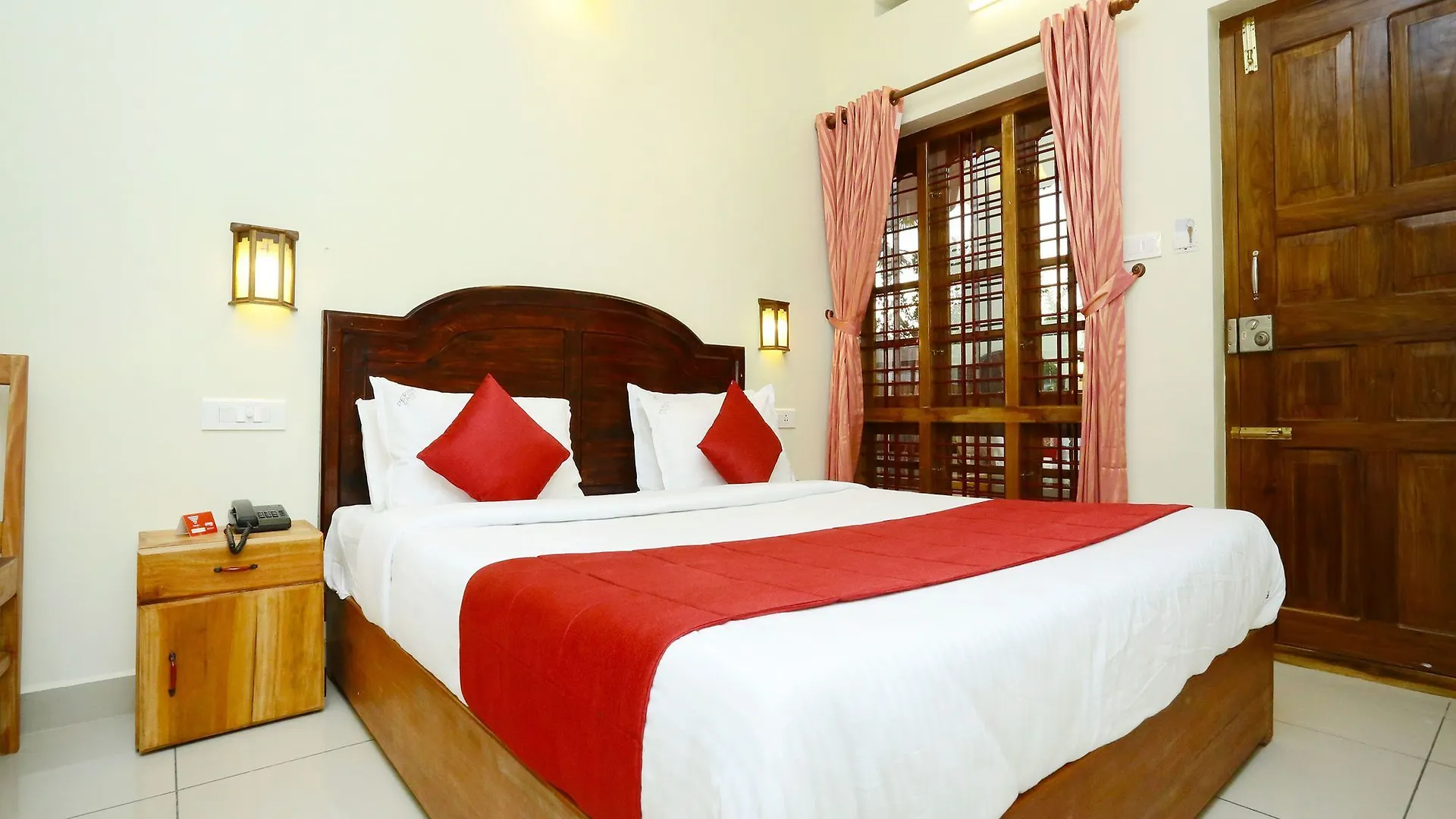 Oyo 12937 Hotel Periyar Canopy テッカディ インド