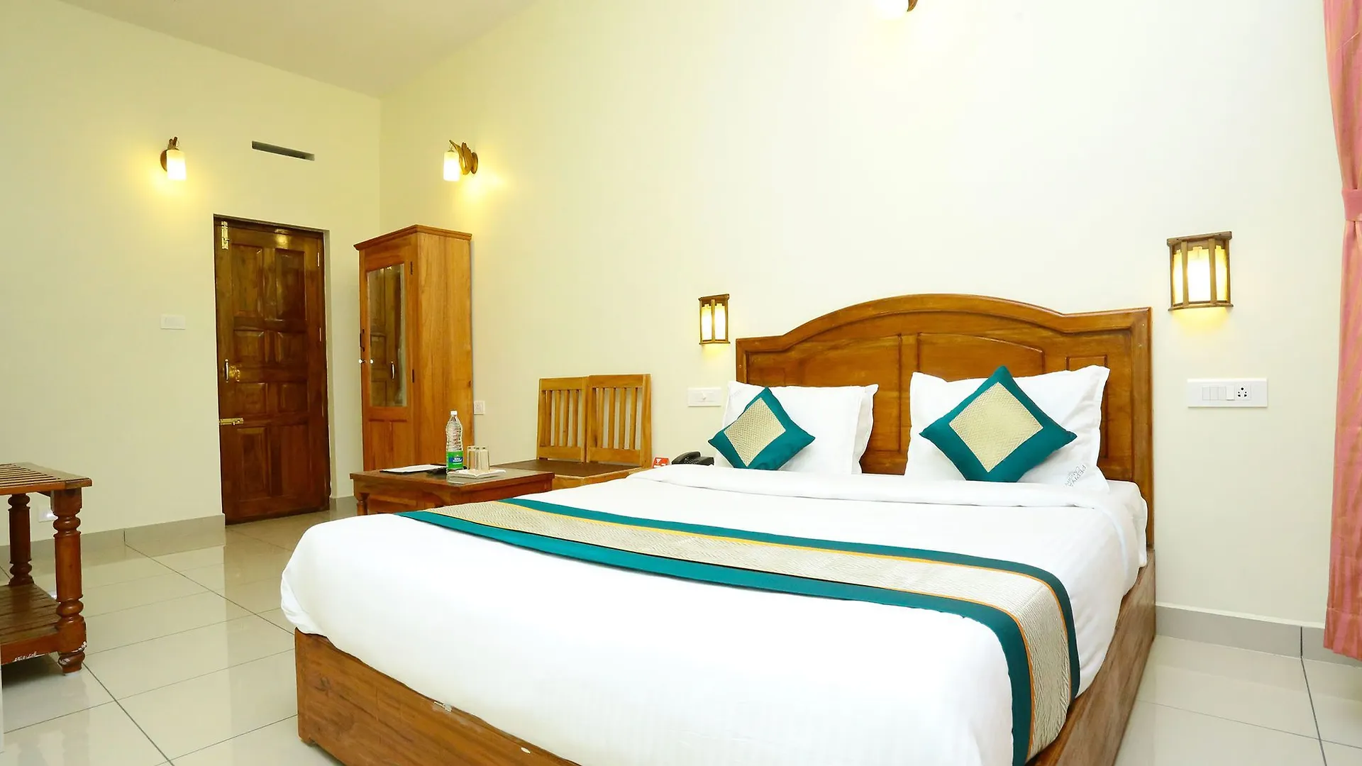 Oyo 12937 Hotel Periyar Canopy テッカディ